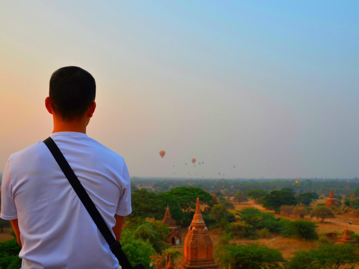 曙光，流连在万千佛塔